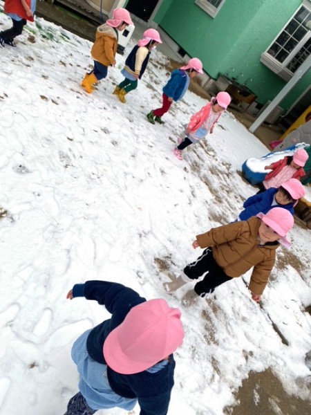 雪踏み〈２歳児〉　令和３（2021）年１月12日