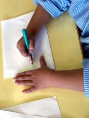 運筆あそび〈２歳児〉 令和３（2021）年３月４日