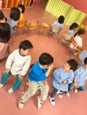 椅子取りゲーム〈２歳児〉 令和３（2021）年３月８日