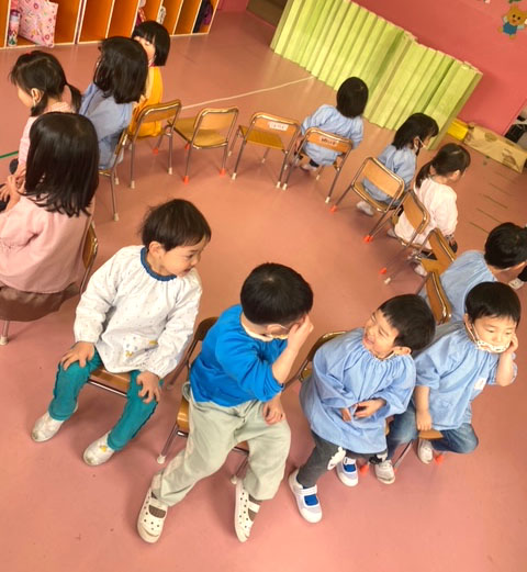 椅子取りゲーム〈２歳児〉 令和３（2021）年３月８日