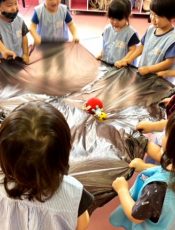 力を合わせて、ヨイショ ‼ 〈２歳児〉　令和３（2021）年６月22日