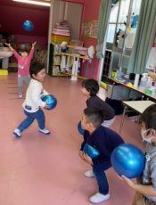 ボール遊び〈２歳児〉令和３（2021）年12月８日
