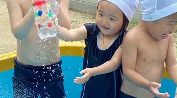 プール遊び楽しいね＜２歳児＞  令和５（2023）年７月11日