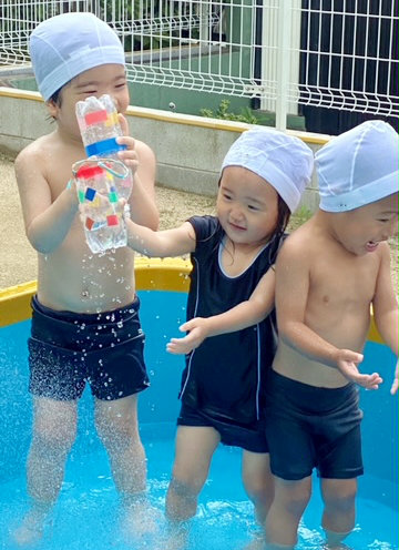 プール遊び楽しいね＜２歳児＞  令和５（2023）年７月11日