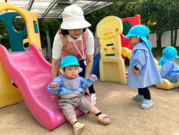 園庭遊び 〈１歳〉令和７（2025）年６月12日